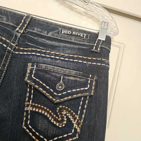 Red Rivet flare jeans - Picture 4 of 4